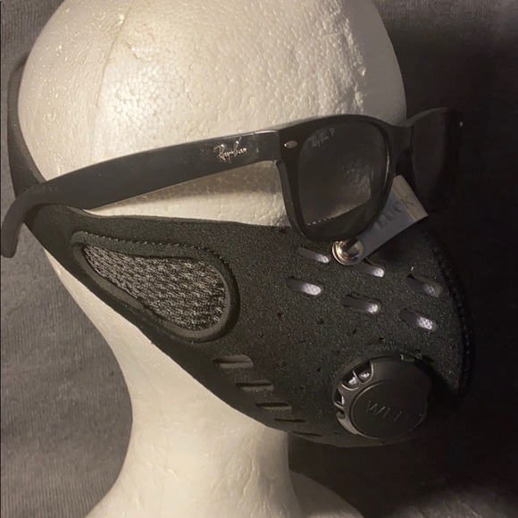 Outdoor face covering +filter Help Stop The Spread - Picture 5 of 6